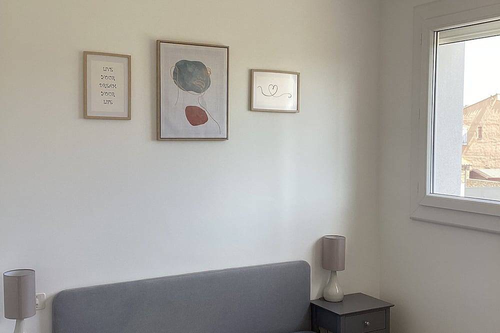 Detached villa, 4 bedrooms 2 bathrooms, garden.in very quiet area in Bessan, Côte d'Améthyste