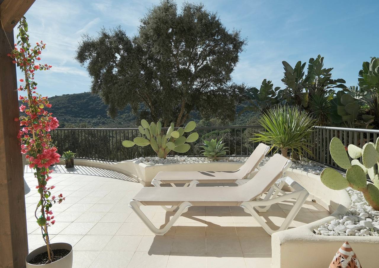 Appartement entier, Appartement 'San Roque Golf' avec vue montagne, Wi-Fi et climatisation in San Roque Club, San Roque