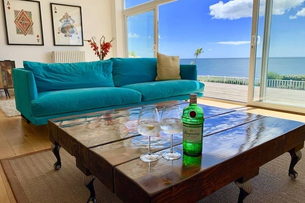 Luxury, Spacious, Beachfront (direct access) House with Breath-taking Sea Views in Downderry, Cornwall