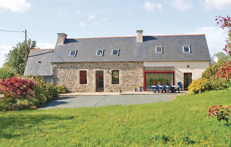 Location de vacances pour 9 personnes, avec Terrasse et Jardin à Trédarzec