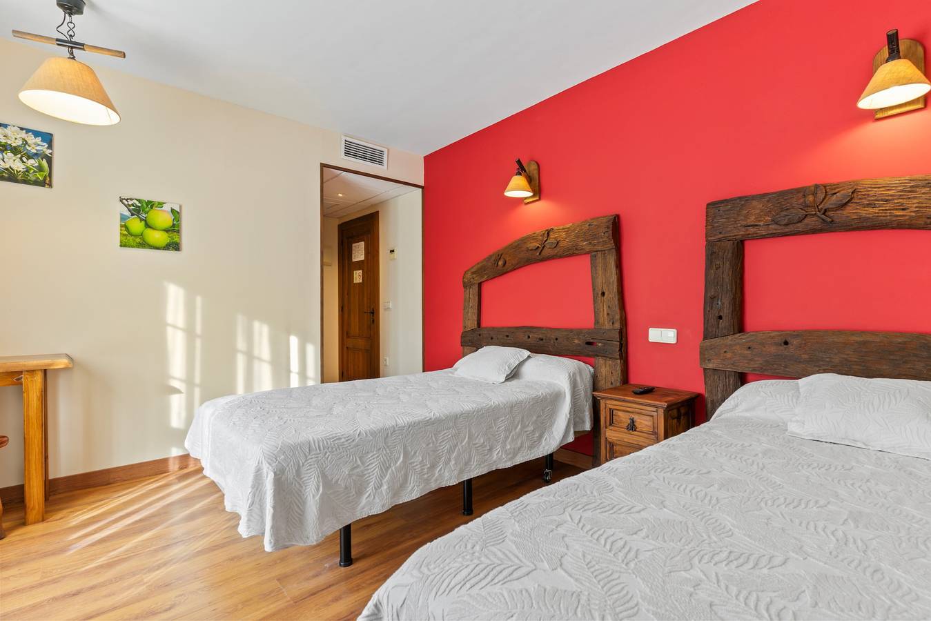 Habitación 'El Manzano' con piscina compartida, jardín compartido y Wi-Fi in Gamonedo, Cangas de Onís