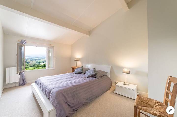 Location de vacances pour 4 personnes, avec piscine ainsi que terrasse et jardin à Villars - 2