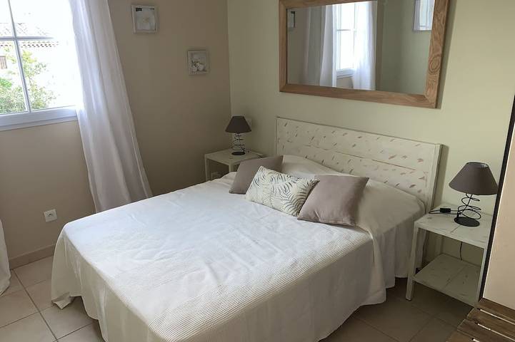 Villa Calme Avec Piscine Réservée Exclusivement Au Locataire in Aubignan, Vaucluse