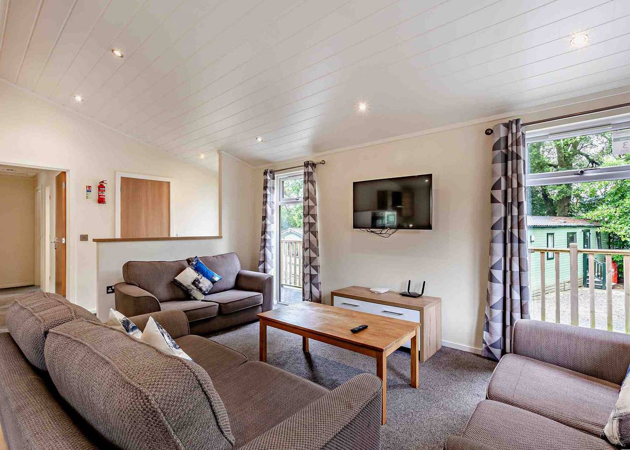 Deluxe 3 Lodge, slps 8, parking, ensuite & decking in Bowness-on-Windermere, Lake District