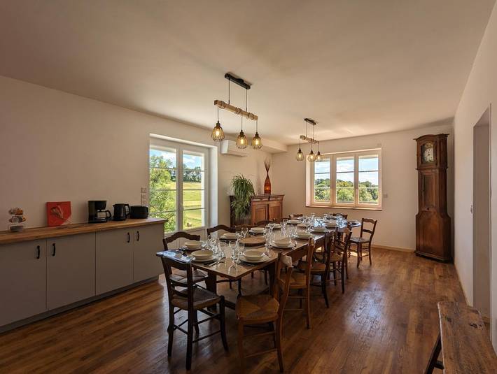 Gîte pour 14 personnes, avec piscine ainsi que jardin et terrasse, animaux acceptés en Charente - 3