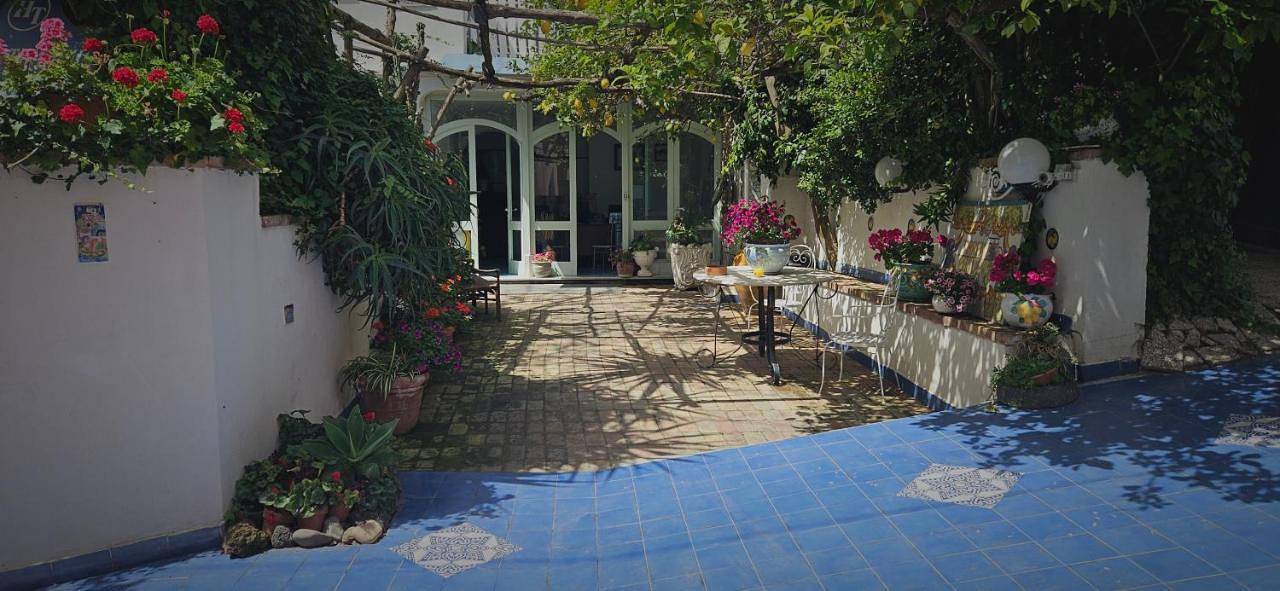 Piccolo Tirreno Hotel Residence in Spiaggia delle Grotte, Procida