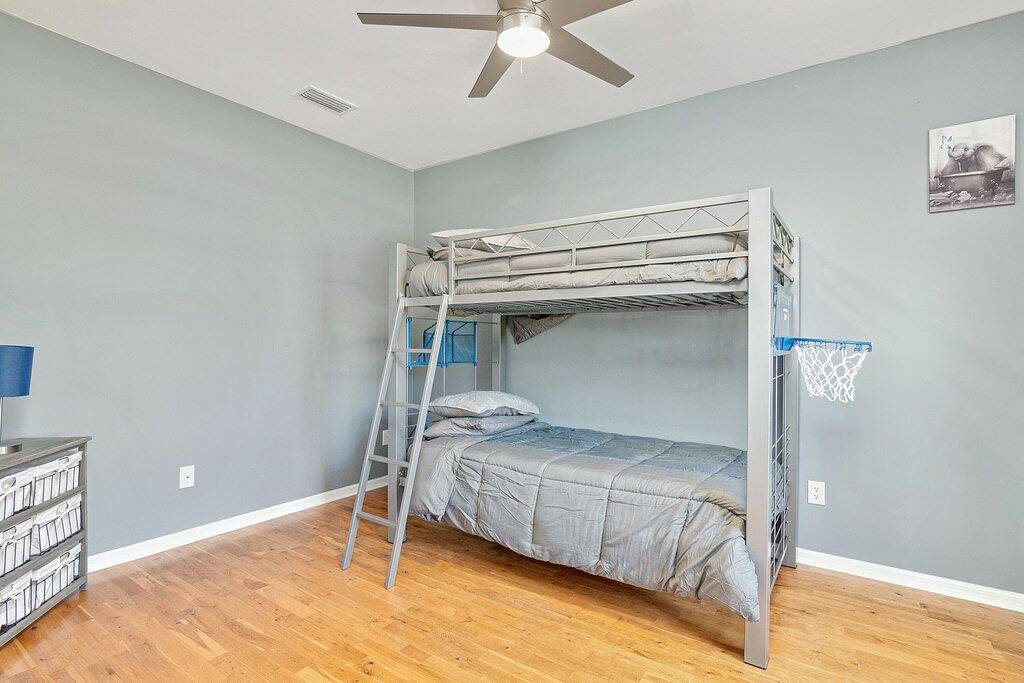 Modern 4- bedroom just 1 mile from gorgeous Naples beach in Southwest Florida