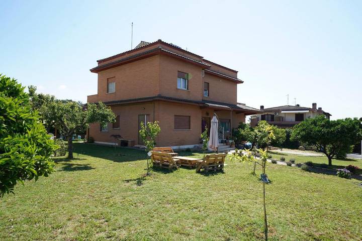 Appartamento per 3 persone, con Balcone e Terrazza nonché Giardino e Panorama a Cerveteri