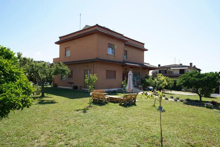 Albergo a gestione familiare per 3 persone, con giardino e panorama nonché terrazza - 1
