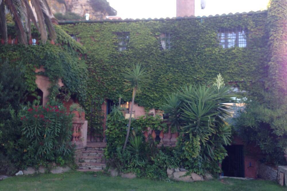 Bella vecchia casa di campagna nel pittoresco villaggio catalano in Begur Centre, Begur
