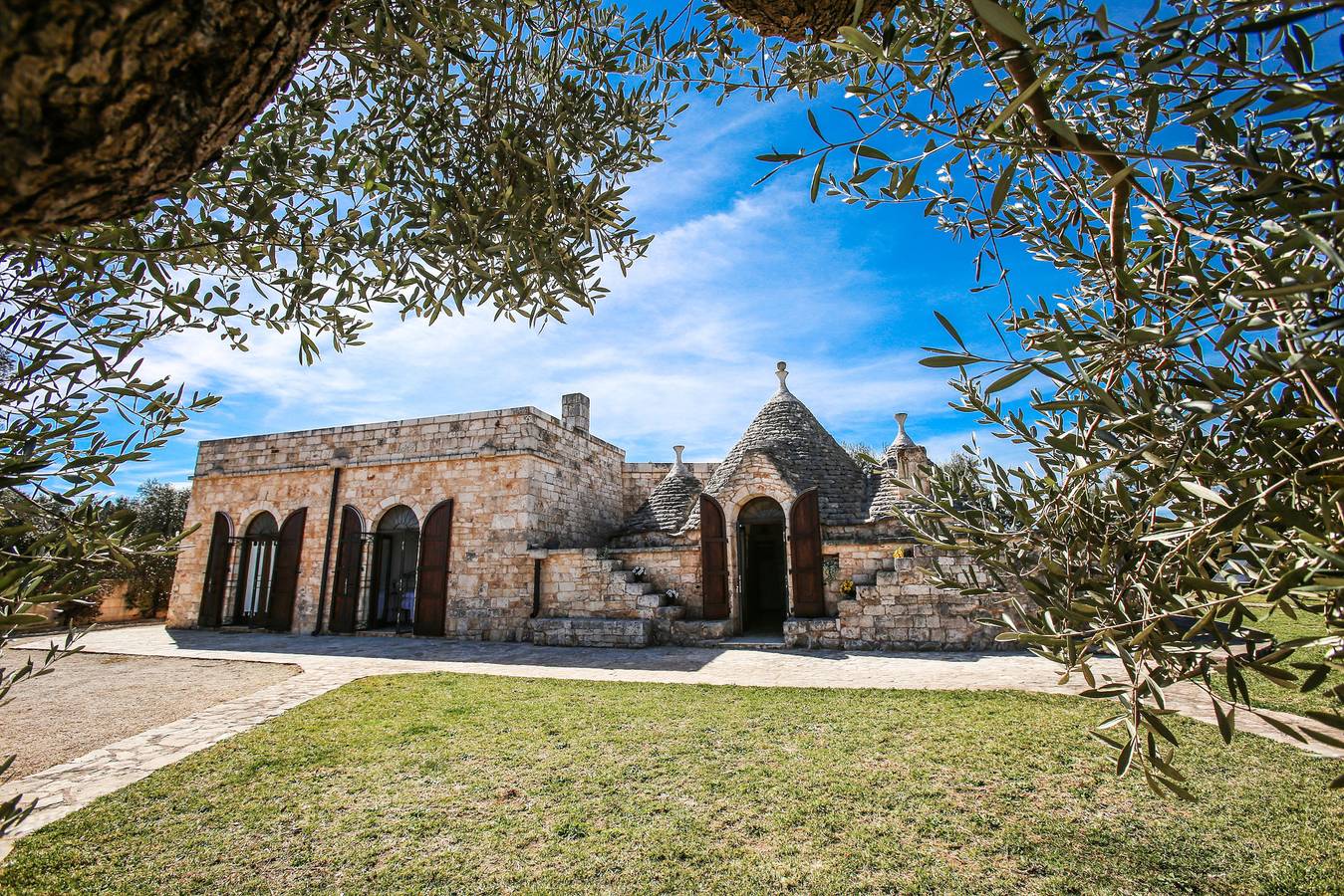 Trullo degli ulivi in San Michele Salentino, Salento