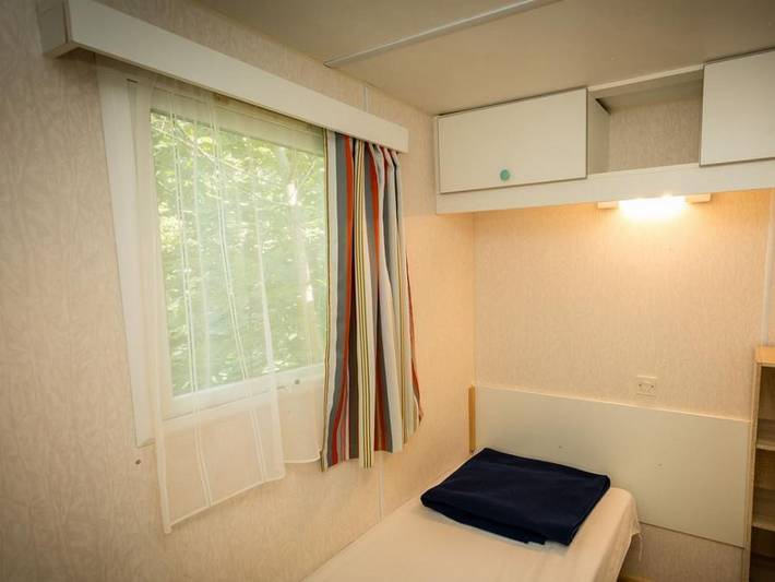 Mobil home pour 3 personnes, avec bassin pour enfant, animaux acceptés à Reynès - 4