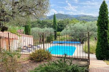 Location de vacances pour 6 personnes, avec terrasse et jardin à Sablet