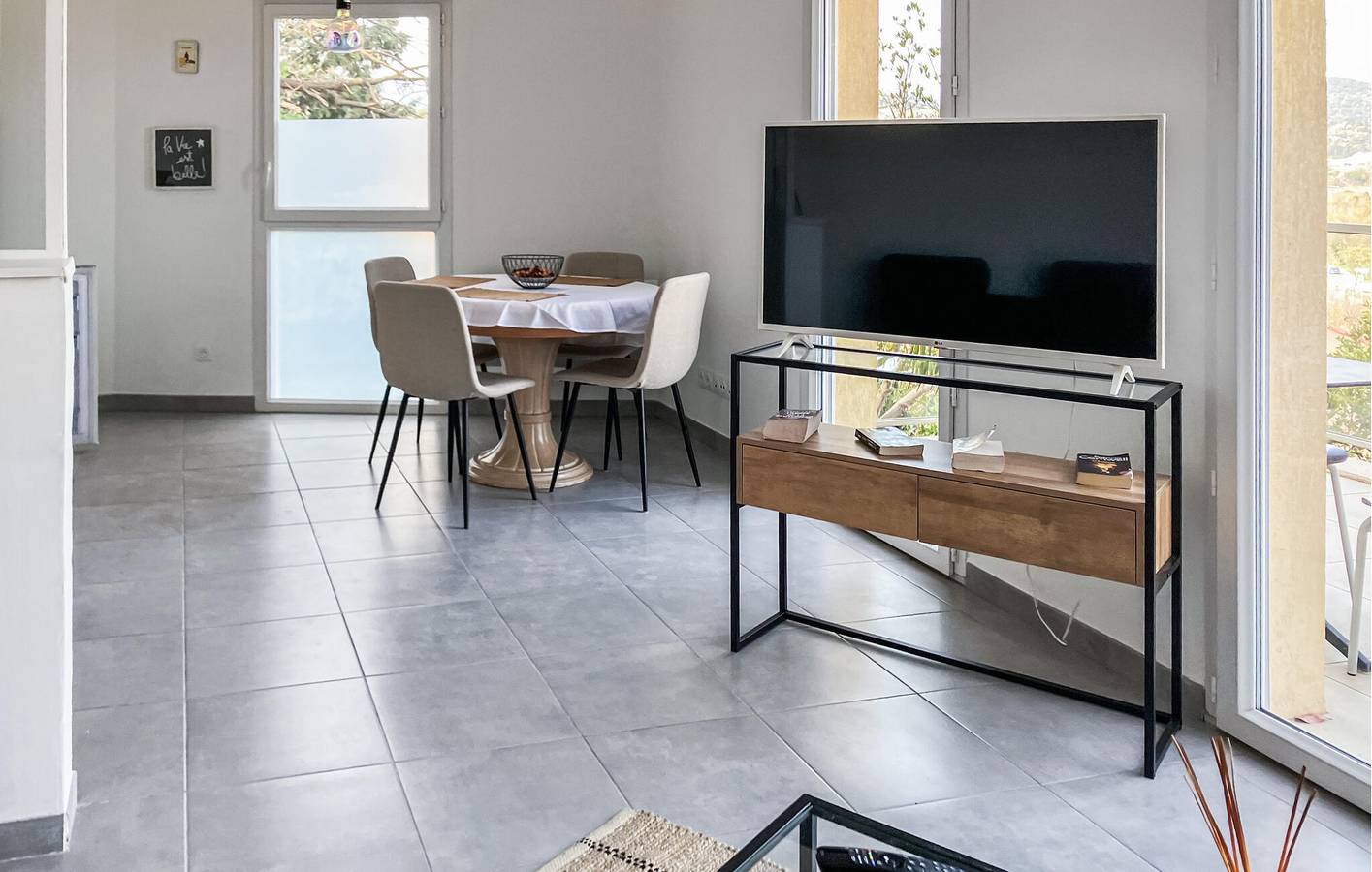 Apartamento vacacional entero, Acogedor apartamento de 75 m² con terraza, wifi y aparcamiento cerca de Grimaud in Cogolin, Costa mediterránea (Francia)