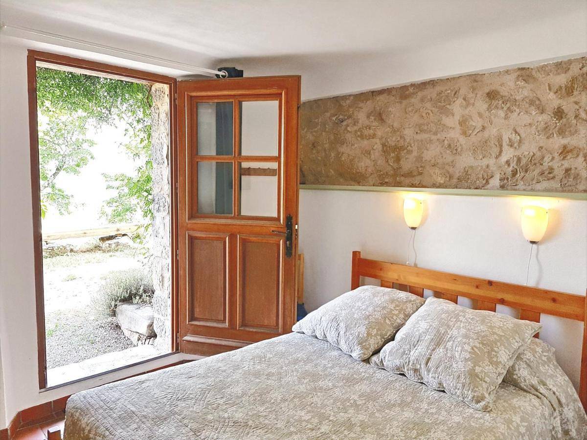 Triple Room with Private Bathroom in Castellane, Parc naturel régional du Verdon