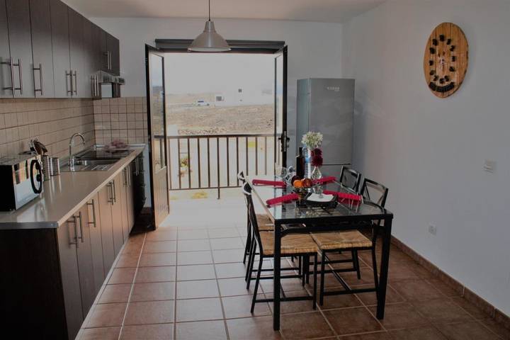 Gîte pour 4 personnes, avec balcon ainsi que vue et vue sur le lac à La Santa - 3