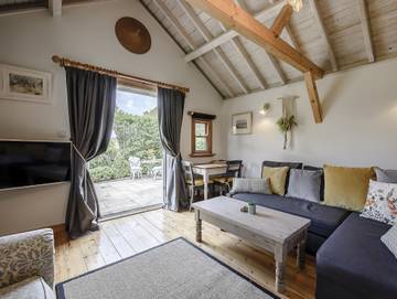 Log Cabin for 2 People in Tenterden, High Weald, Photo 2