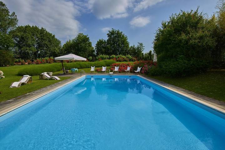 Villa con piscina per 20 persone, con Giardino e Piscina a Bergamo