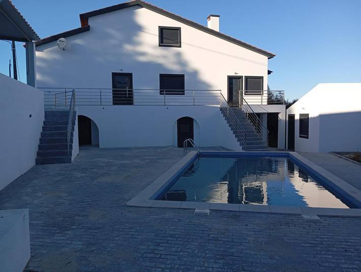 Casa de férias para 9 pessoas, com piscina e vista e ainda jardim and varanda no Alentejo