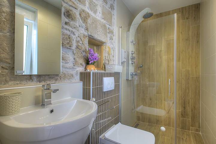 Villa pour 6 personnes, avec jardin et balcon dans Betina - 4