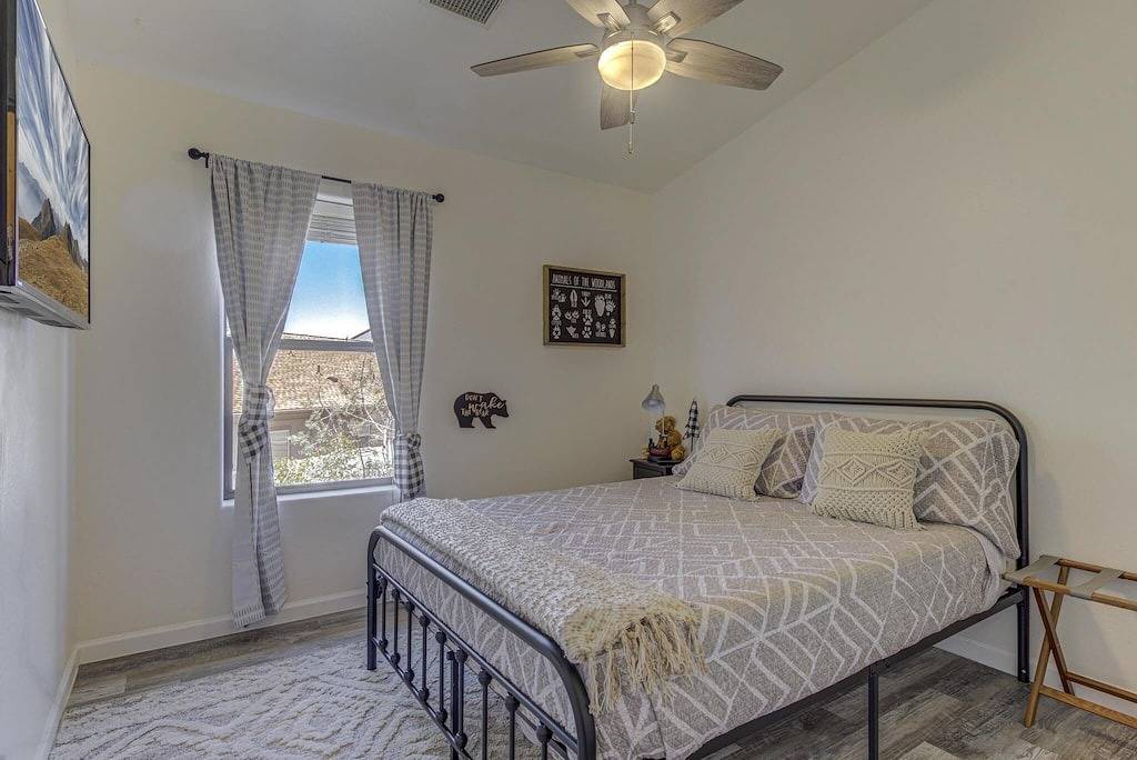 Promo 10%Weekly /15%Monthly Discount\nmodern Bear Lake Cabin -Complete Remodel🐻 in Payson, Tonto National Forest