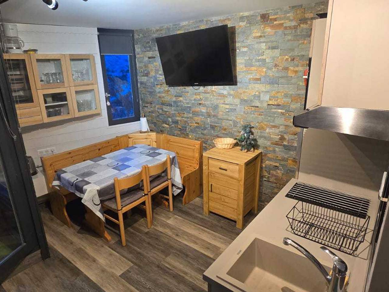 Ganze Wohnung, Wunderschöne 3-Zimmer-Wohnung mit Balkon im Zentrum, direkt an den Skipisten in Les Menuires, Saint-Martin-de-Belleville