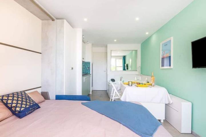 Gîte pour 4 personnes, avec jardin ainsi que piscine et jacuzzi dans Golf De Cap Esterel - 3