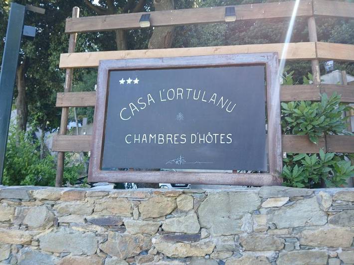 Location de vacances pour 2 personnes, avec terrasse ainsi que vue et jardin à Sisco - 3