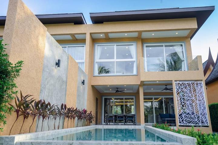 Chalet para 8 personas, con terraza y sauna además de jardín y piscina - 1
