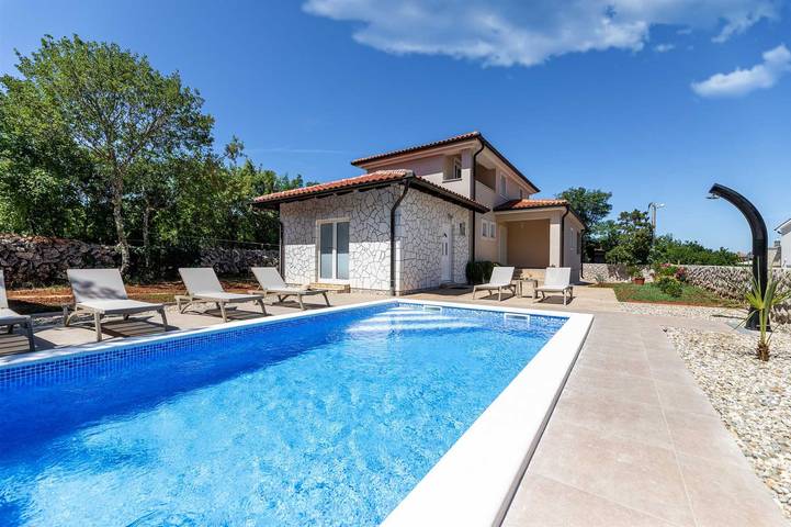 Villa Nera with swimming pool in Rasopasno, Dobrinj