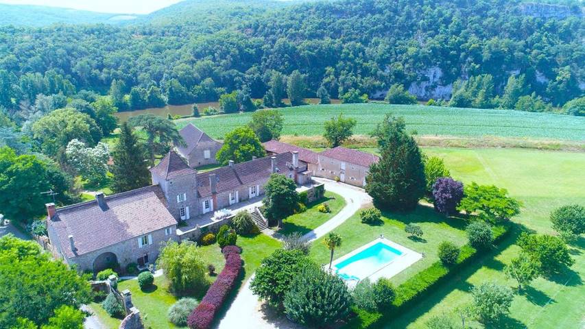 Maison de campagne pour 12 personnes, avec piscine ainsi que jardin et terrasse
