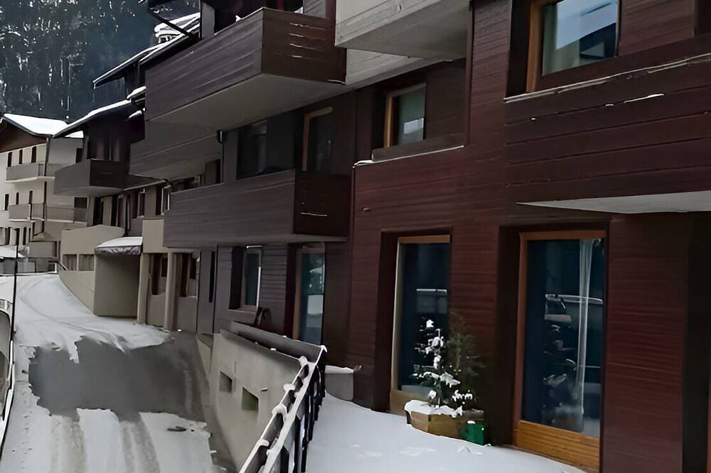 Ganze Wohnung, Apartment \"Viola\" on the Ski Slopes and with Solarium in Santa Caterina Valfurva, Valfurva