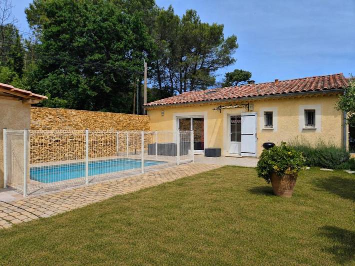 Maison de vacances pour 4 personnes, avec piscine et jacuzzi ainsi que sauna et jardin