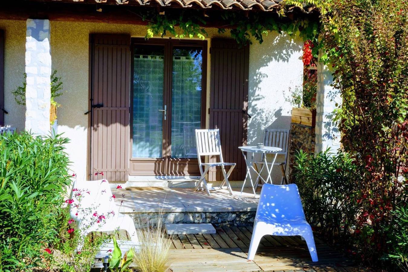 Gästezimmer „Wasaï“ mit privater Terrasse, Wlan und Klimaanlage in Gras, Privas