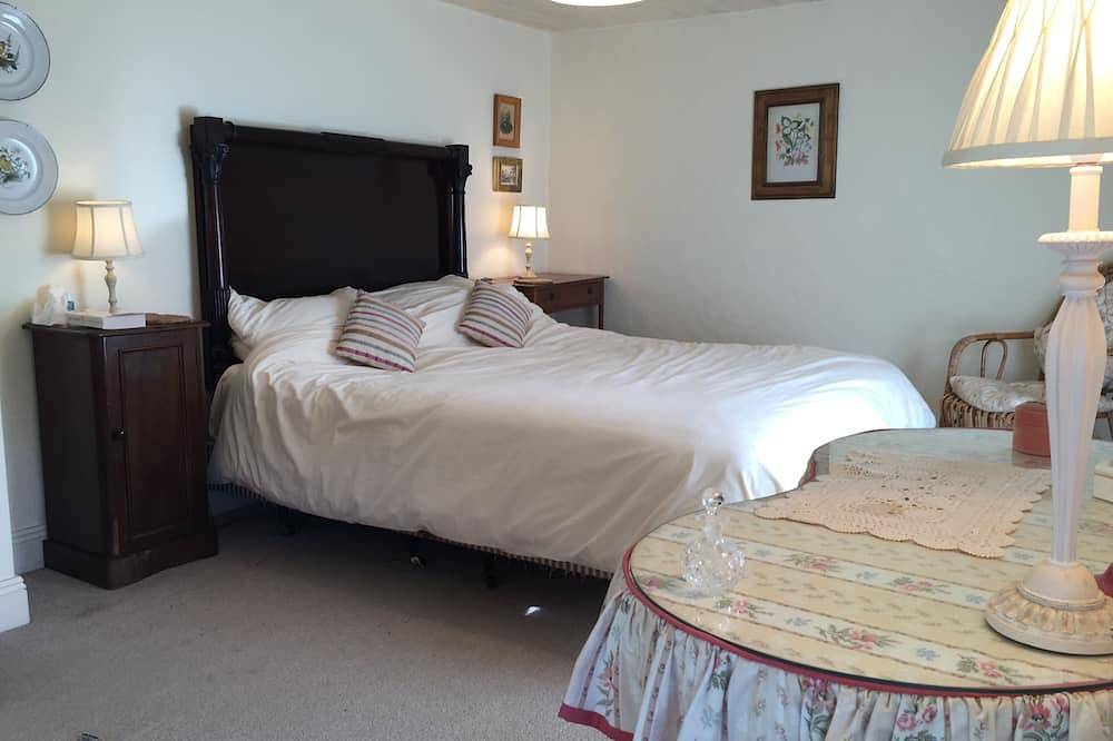 Charming old cottage overlooking Dunmanus Bay in Seefin, County Cork