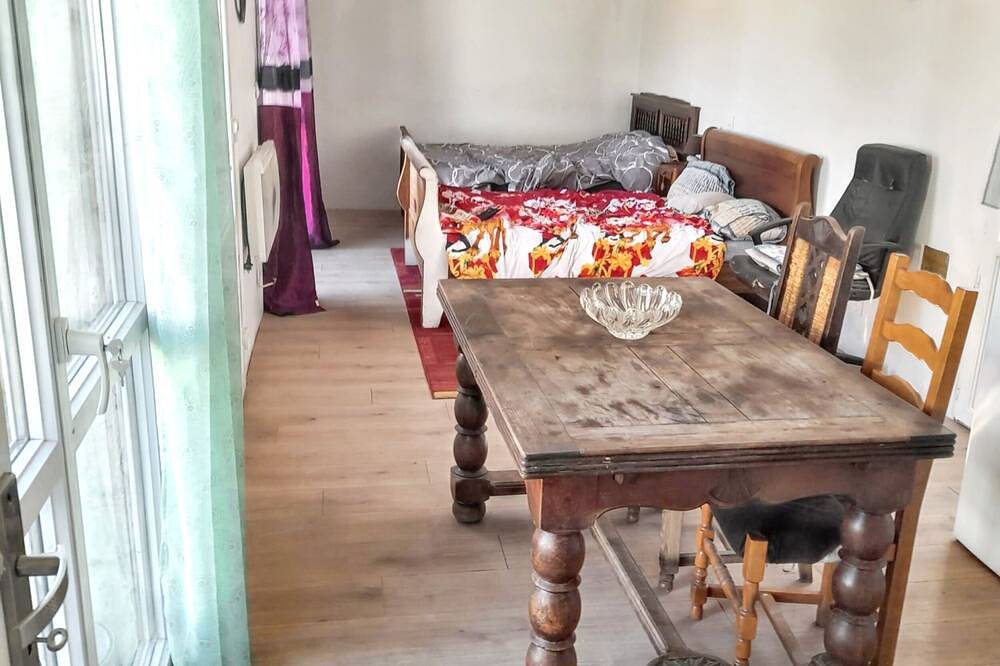 Entire apartment, Homerez - Comfortable studio in Bellerive-sur-Allier in Bellerive-sur-Allier, Vichy region