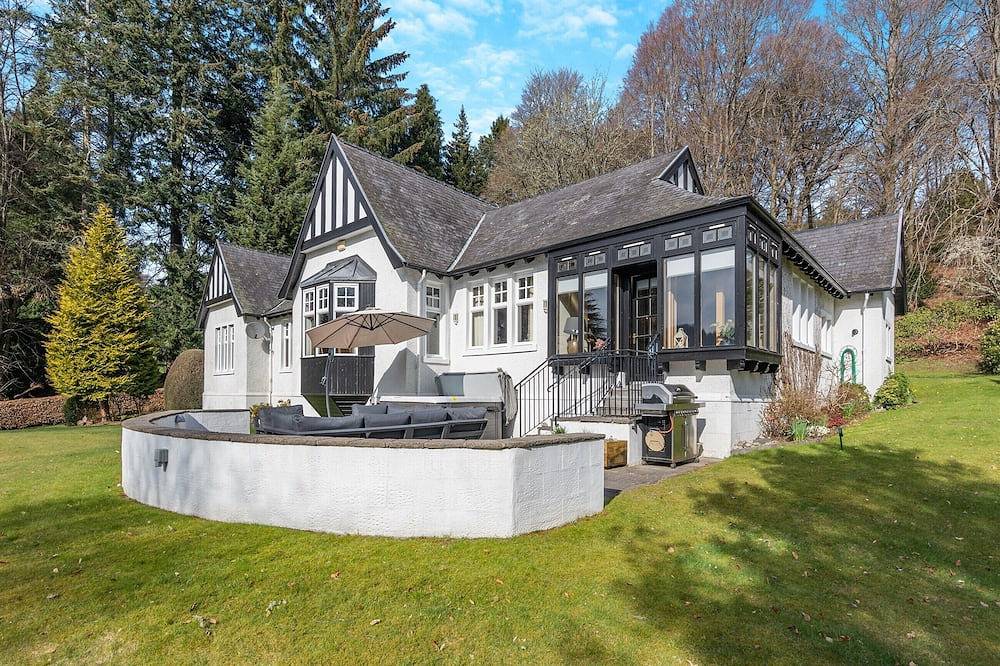 Log Cabin for 8 People in Pitlochry, Cairngorms National Park