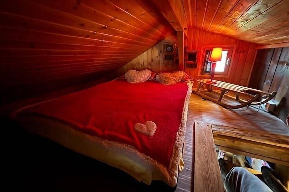 Chalet de Mijoux - Proche remontées mécaniques in Mijoux, Parc naturel régional du Haut-Jura