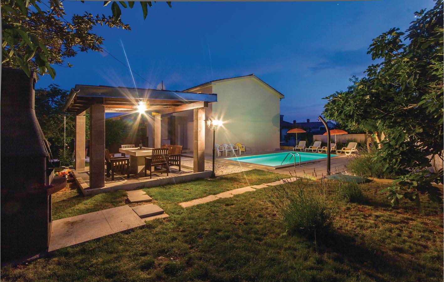 Geräumige 2-Zimmer-Wohnung mit Pool, Terrasse und WLAN-Zugang in Pula-Medulin, Pula