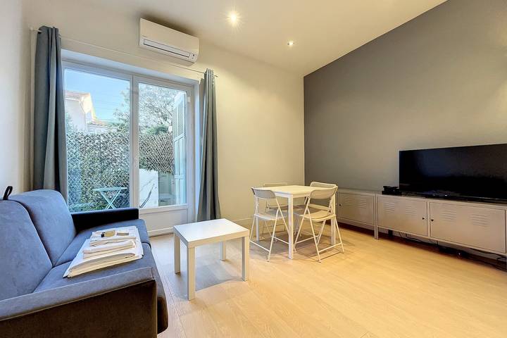Gîte pour 4 personnes, avec jardin dans Plage de Juan-les-Pins - 4