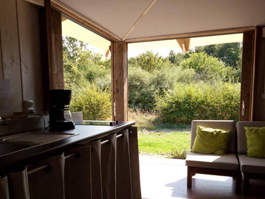 Lodges de Blois Chambord - Tente en toile et en bois 5 personnes - Lodge Bali Confort + in Mont-près-Chambord, Sologne