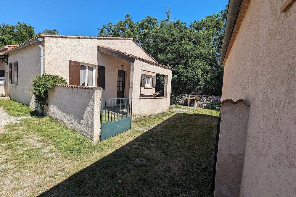 A Balazuc (village classé) : gite 4 p + piscine et rivière ! in Balazuc, Ardèche