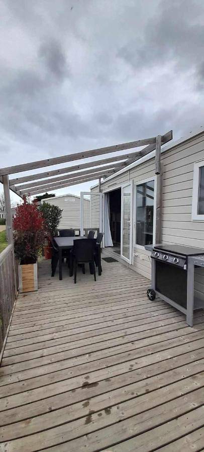 Camping pour 6 personnes, avec jardin et piscine ainsi que bassin pour enfant et jacuzzi à Sarzeau - 3