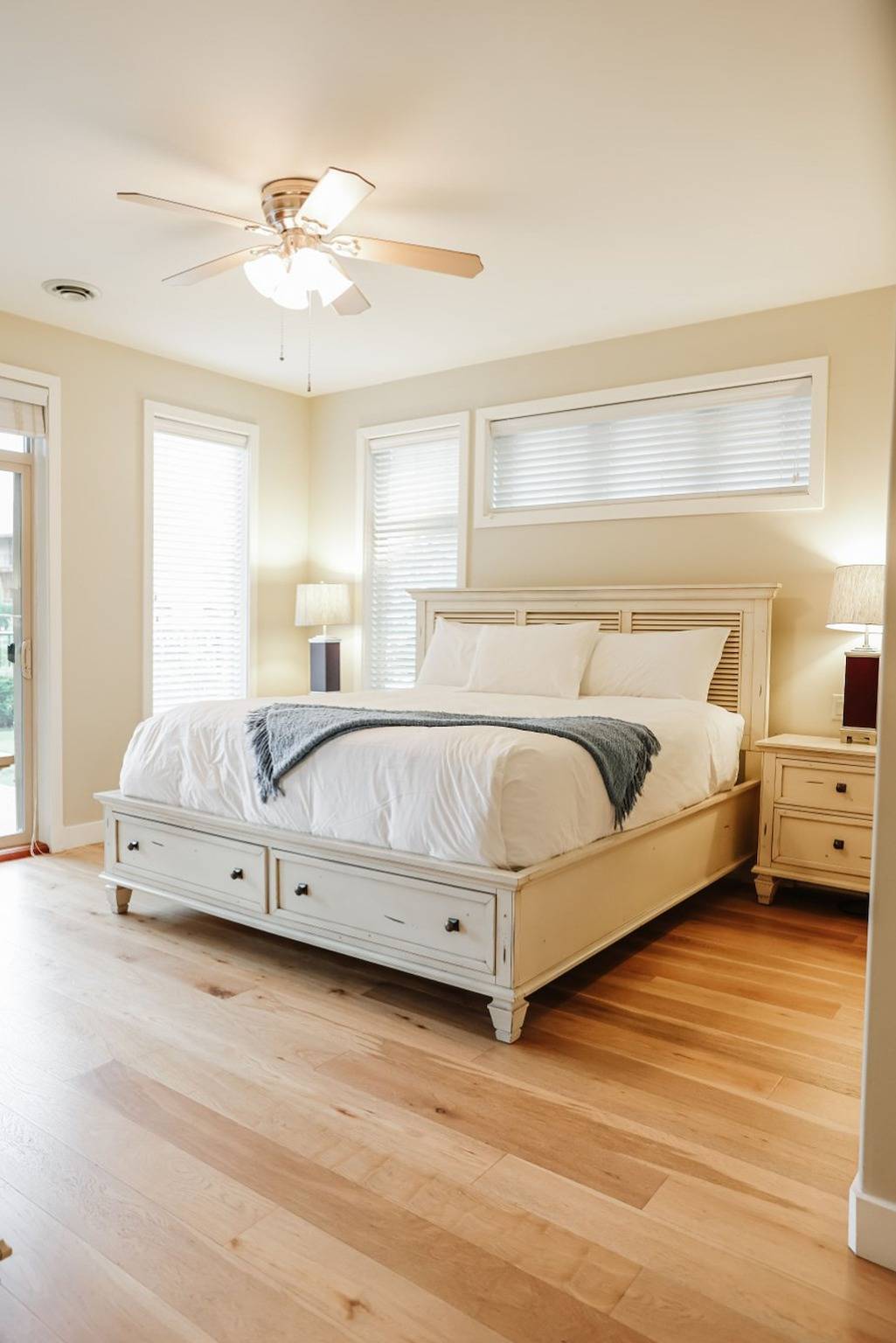 Barona Beach Chateau: Serene Coastal Getaway in West Kelowna, Crystal Mountain