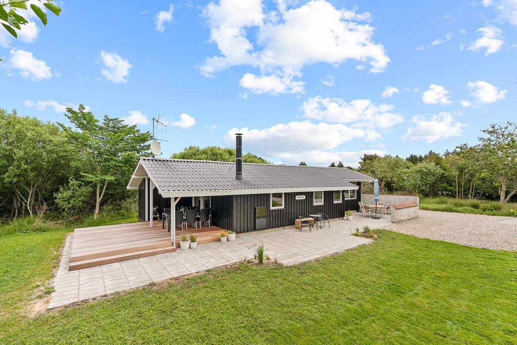 Hyggeligt sommerhus med brændeovn – kun 800 meter fra stranden in Vejers Strand, Varde Kommune