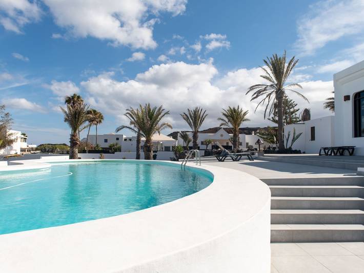 Apartamento para 4 personas, con Terraza además de Jardín y Piscina en Charco del Palo