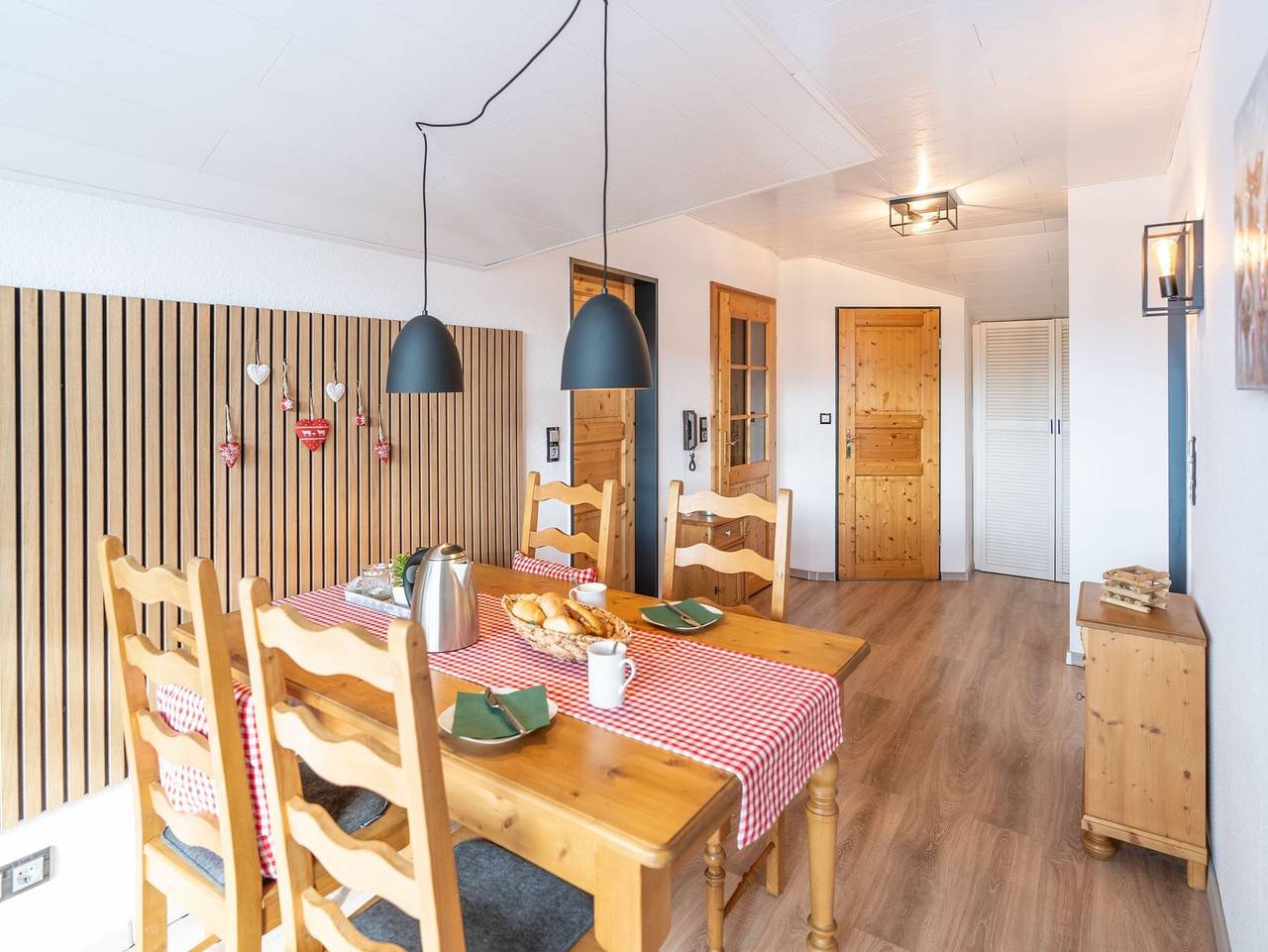 Ganze Ferienwohnung, Burg-Berg-Blick - Ferienwohnung mit Bergblick, Parkplatz und Balkon in Grünten, Burgberg im Allgäu