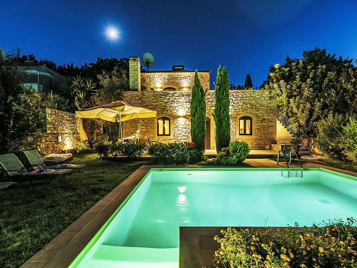 Ferienhaus für 6 Personen, mit Pool und Terrasse sowie Garten
