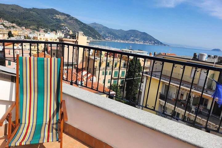 Appartamento intero, Terrazza vista Laigueglia fronte mare in Laigueglia, Riviera di Ponente