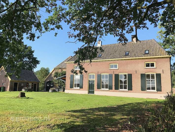 Ferienhaus für 14 Personen, mit Seeblick und Terrasse sowie Garten - 1